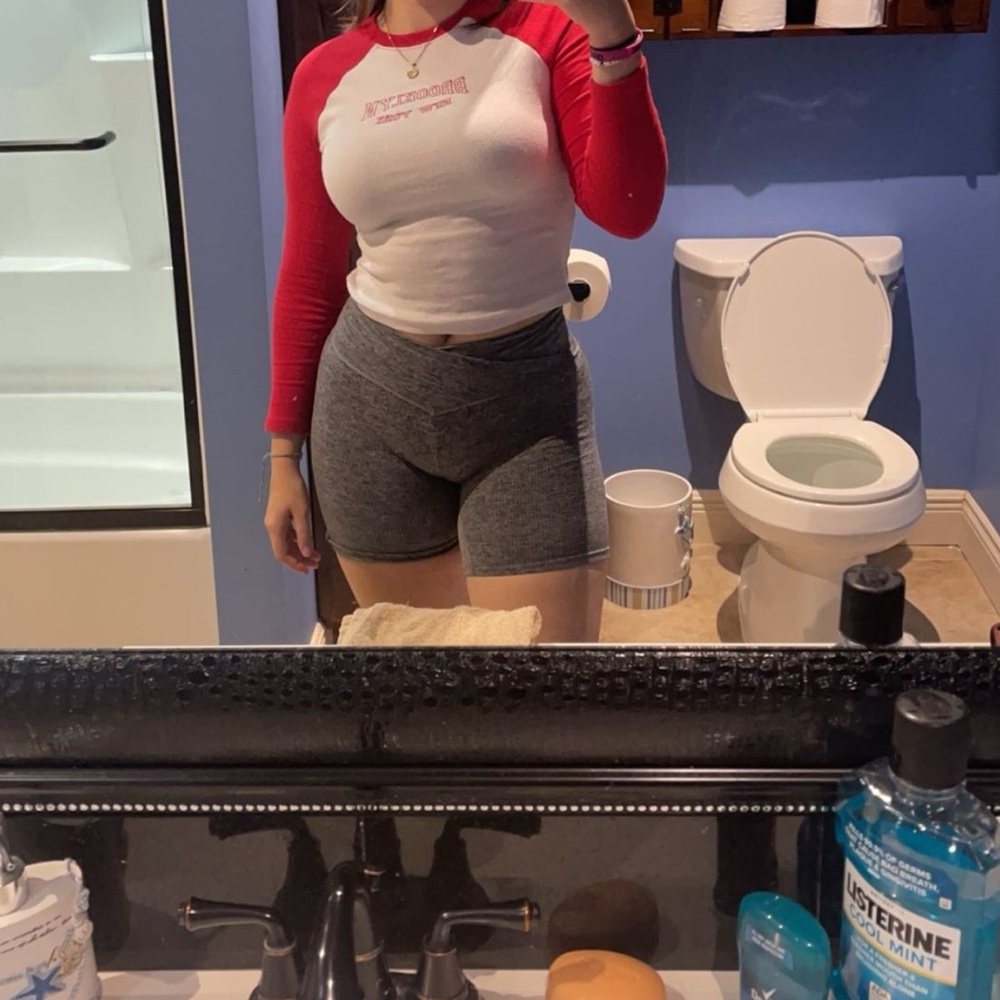 ROSS size small but can fit a medium!